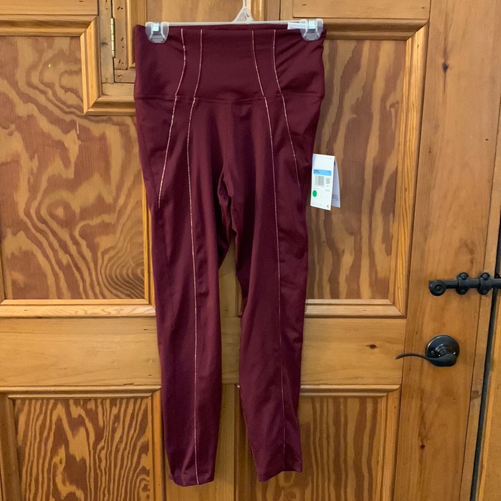 NWT womens Nike Yoga 7/8 leggings in maroon with sparkle detail